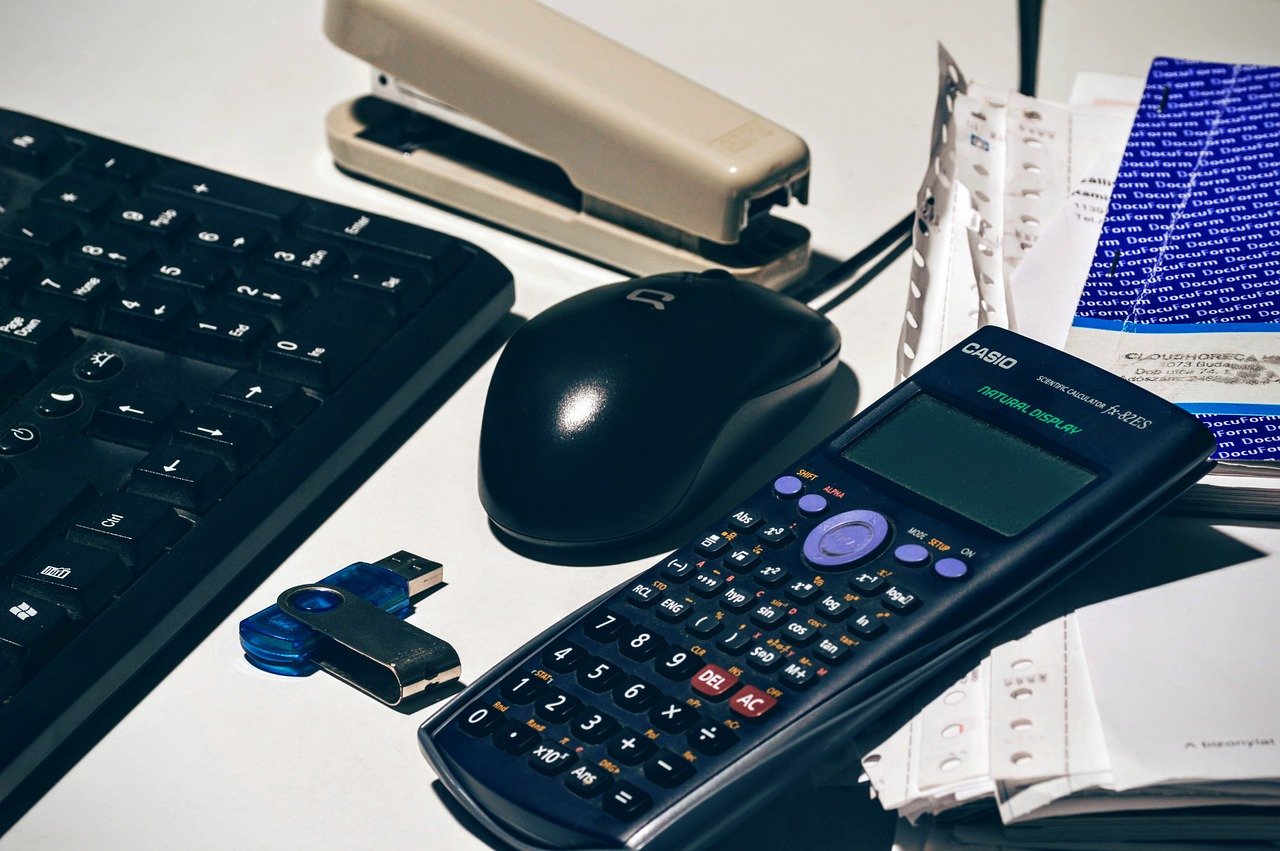 Accounting Flash Drive Keyboard  - cloudhoreca / Pixabay