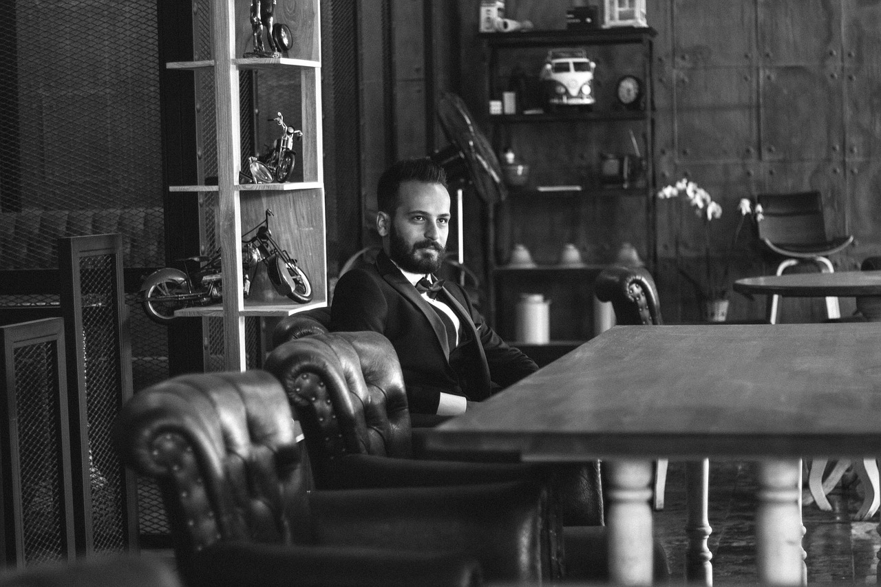 Administration Adult Bench Chair - Pexels / Pixabay