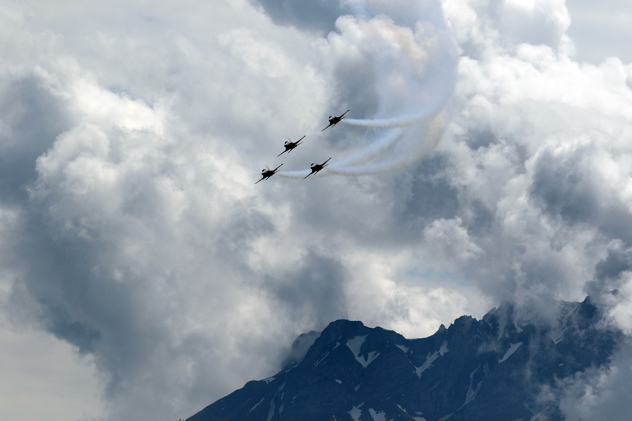 Air Show Jet Patrol Suisse F   - onkelglocke / Pixabay