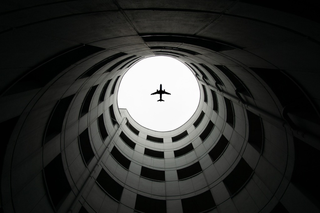 Airplane Garage Architecture City  - Matthias_koll_leverkusen / Pixabay