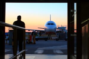 Airport Port Silhouette Journey  - valentinhintikka / Pixabay