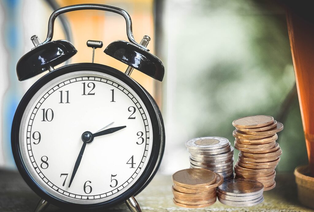 Alarm Clock Coins Finance Money  - Tumisu / Pixabay
