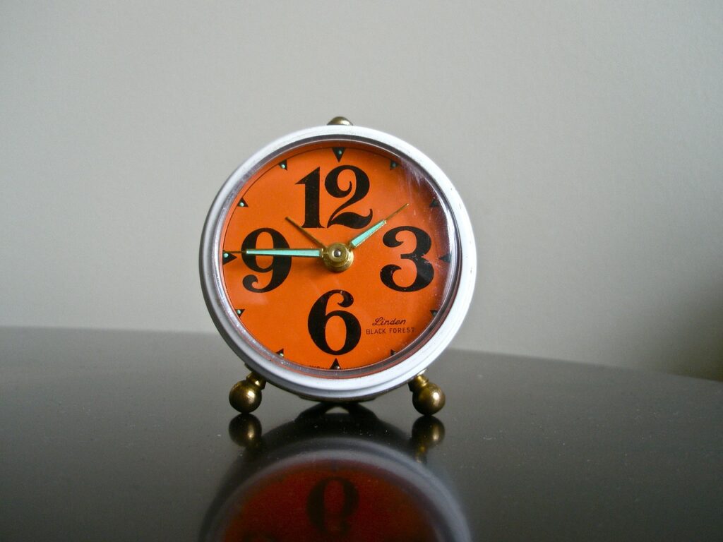 Alarm Clock Manual Alarm Clock  - borislarimer / Pixabay