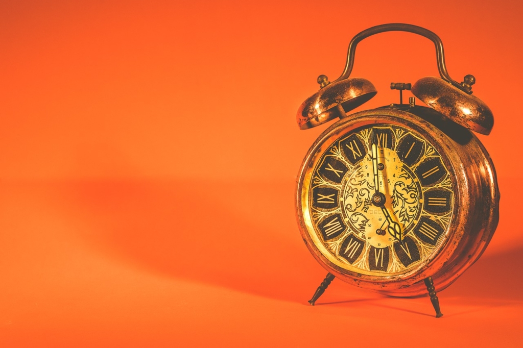 Alarm Clock Vintage Orange Clock  - BrunoDRV / Pixabay