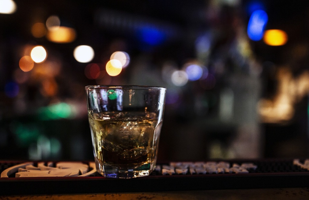 Alcohol Bar Nightlife Glass Drink  - Travis21 / Pixabay