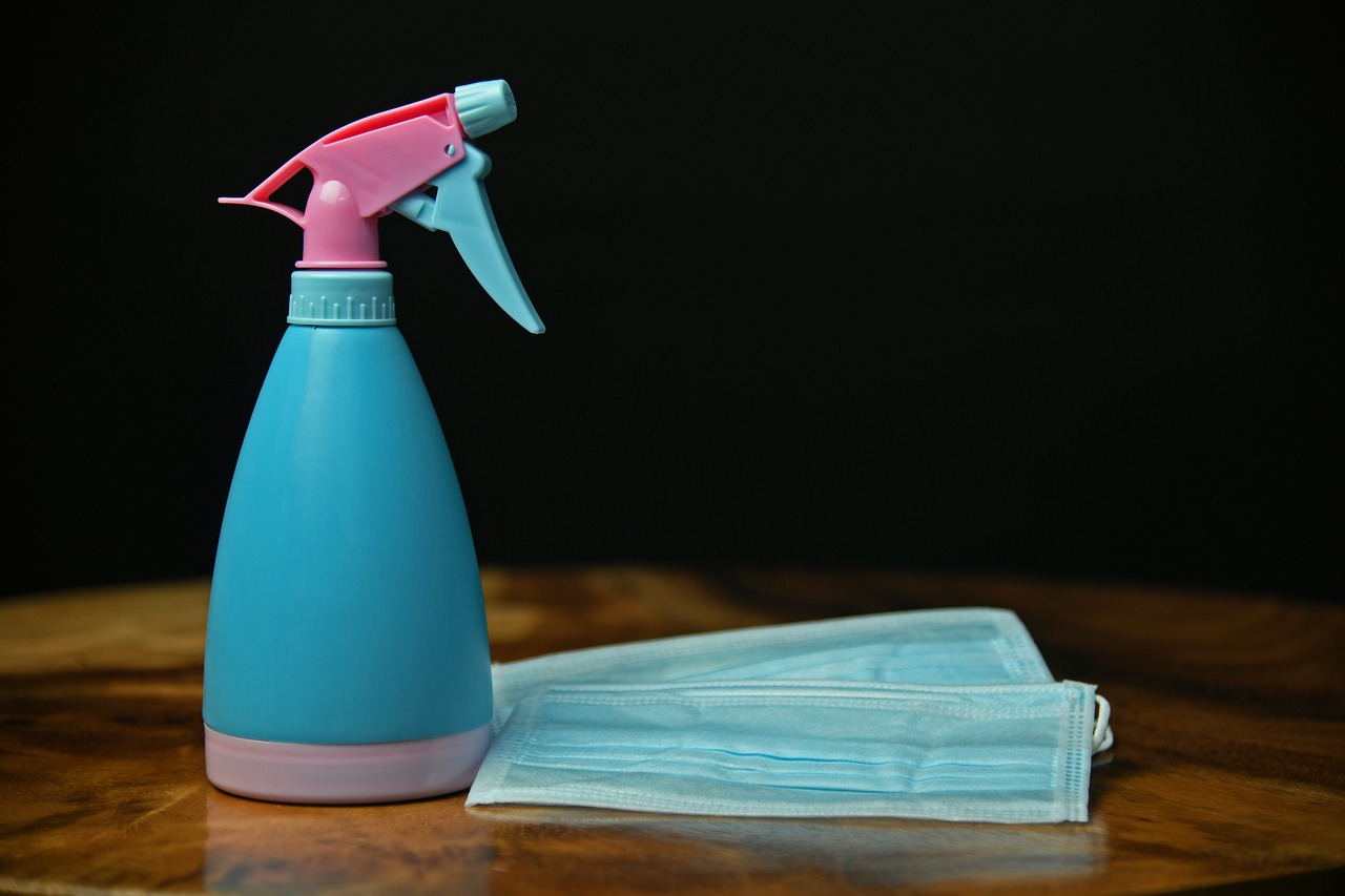 Alcohol Spray Covid  Masks  - SeKimseng / Pixabay
