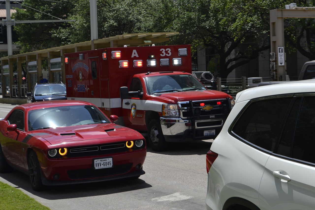 Ambulance Emergency Emt Traffic  - ArtisticOperations / Pixabay