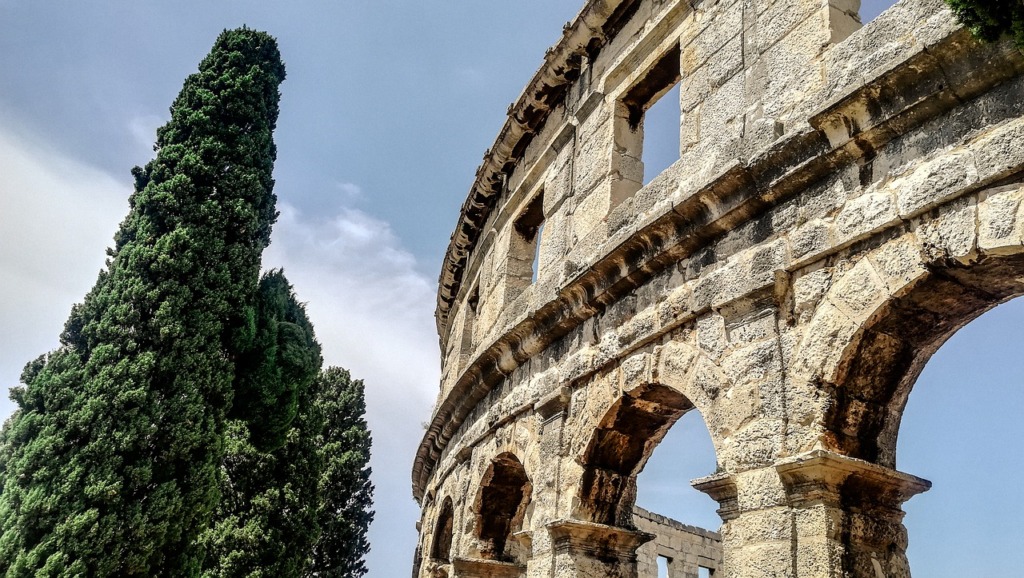 Amphitheater Colosseum Monument  - vilanchelo / Pixabay