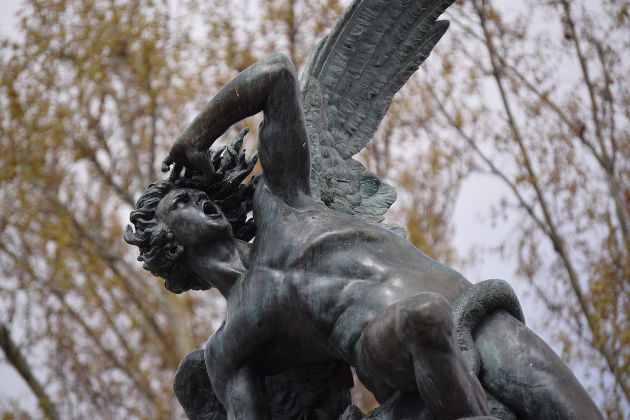 Angel Lucifer Horrified  - ugglemamma / Pixabay