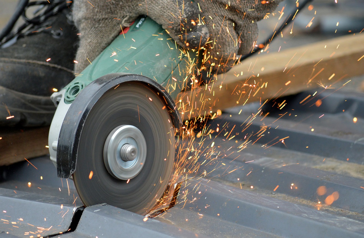 Angle Grinder Bending  - neelam279 / Pixabay