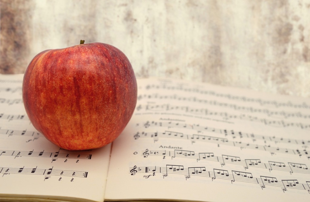Apple Music Melody Make Music  - neelam279 / Pixabay