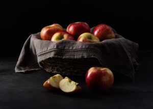 Apples Basket Still Life Fruits  - MVDigitalDesign / Pixabay