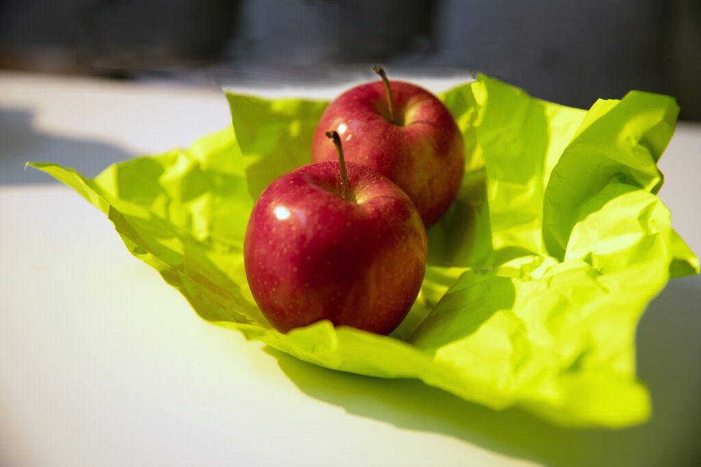 Apples Fruit Food Red Apples  - scheng3 / Pixabay