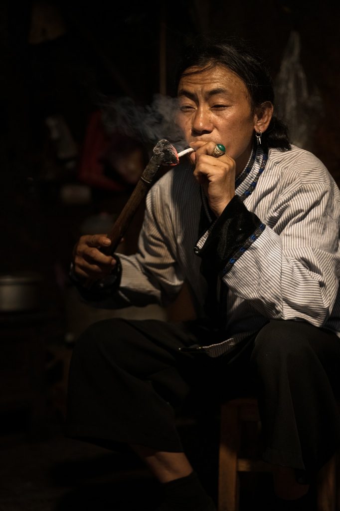 Asian Man Smoking Asian Man Smoking  - zhuwei06191973 / Pixabay