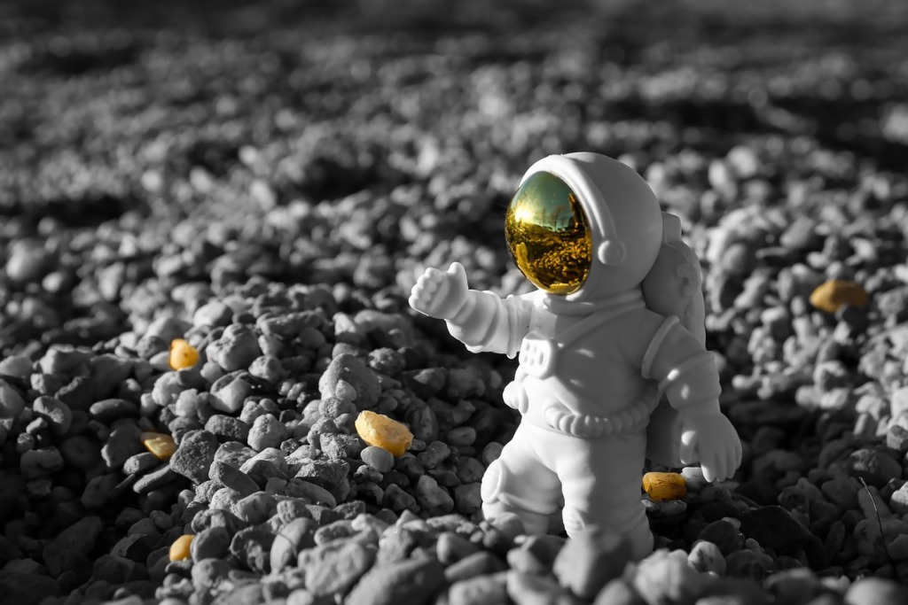 Astronaut Toy Figurine Space  - PoldyChromos / Pixabay