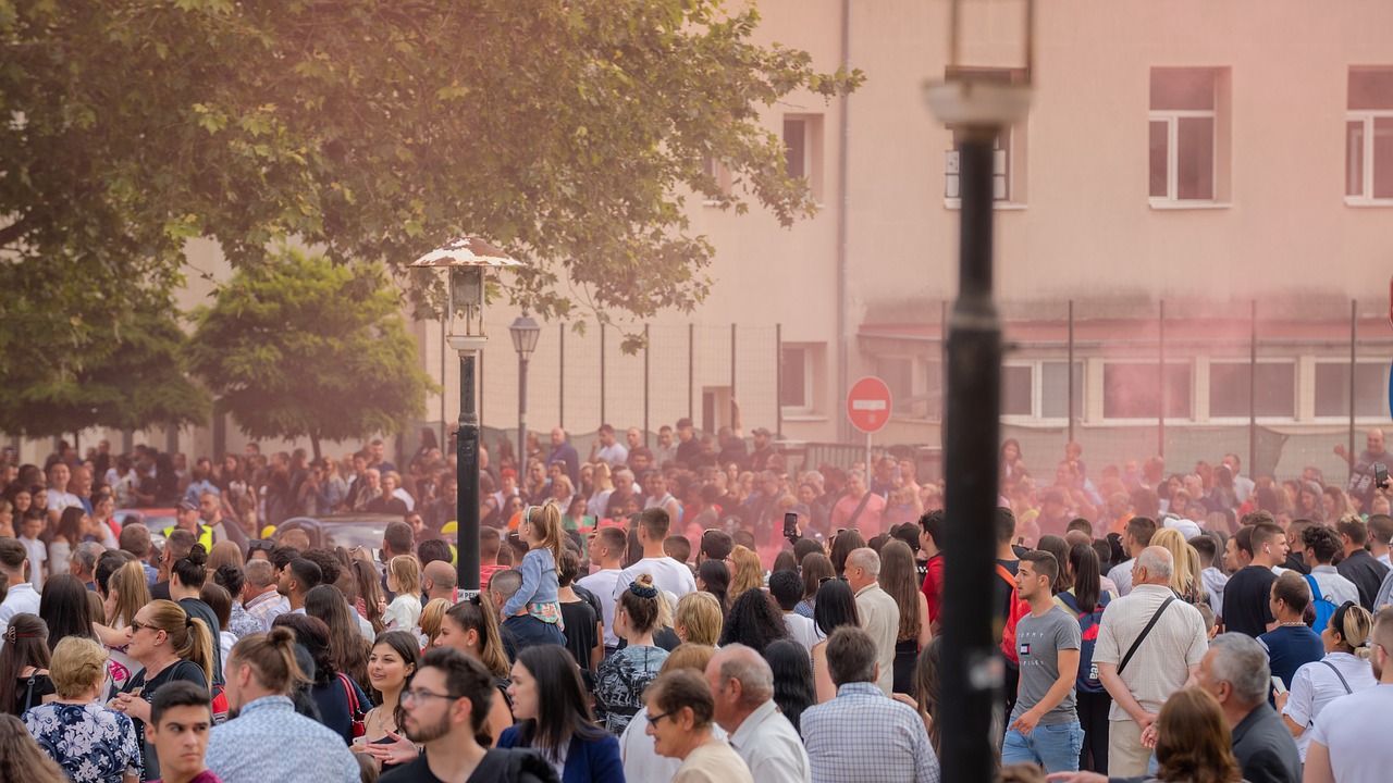 Attraction Crowd Festival People - plampix / Pixabay