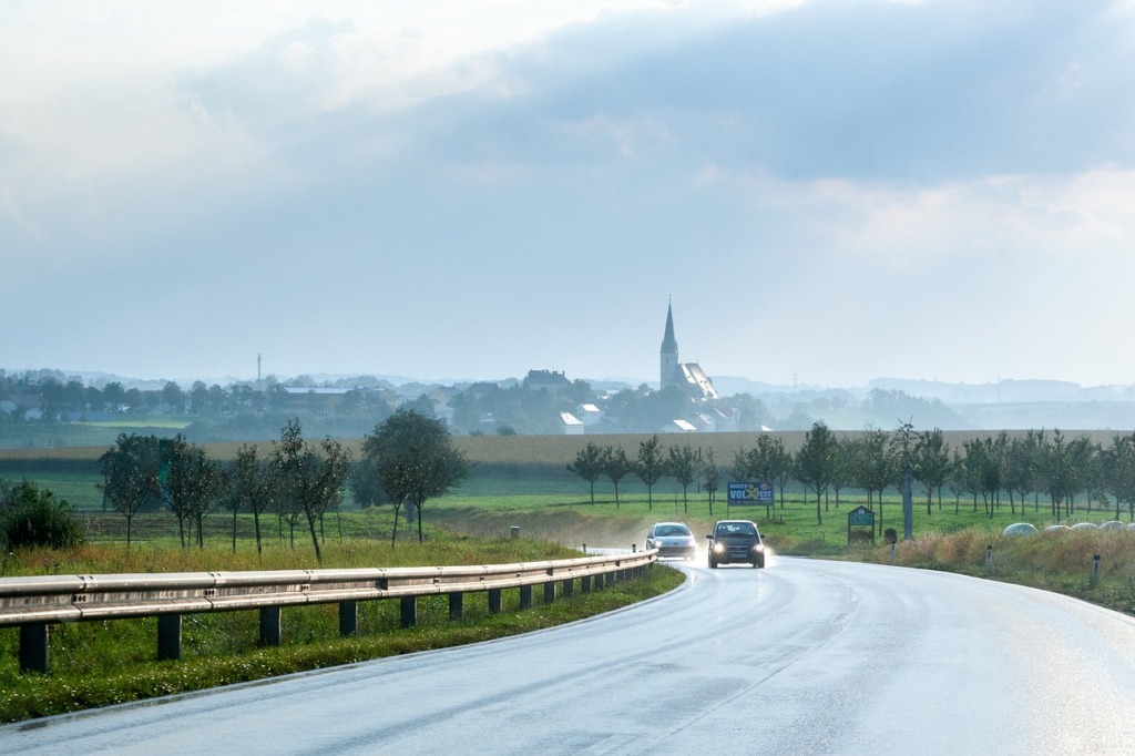 Austria Road Drive Europe  - anikinearthwalker / Pixabay