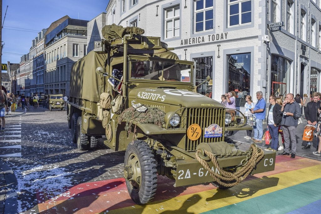 Auto Military Vehicle Army War  - MichaelGaida / Pixabay