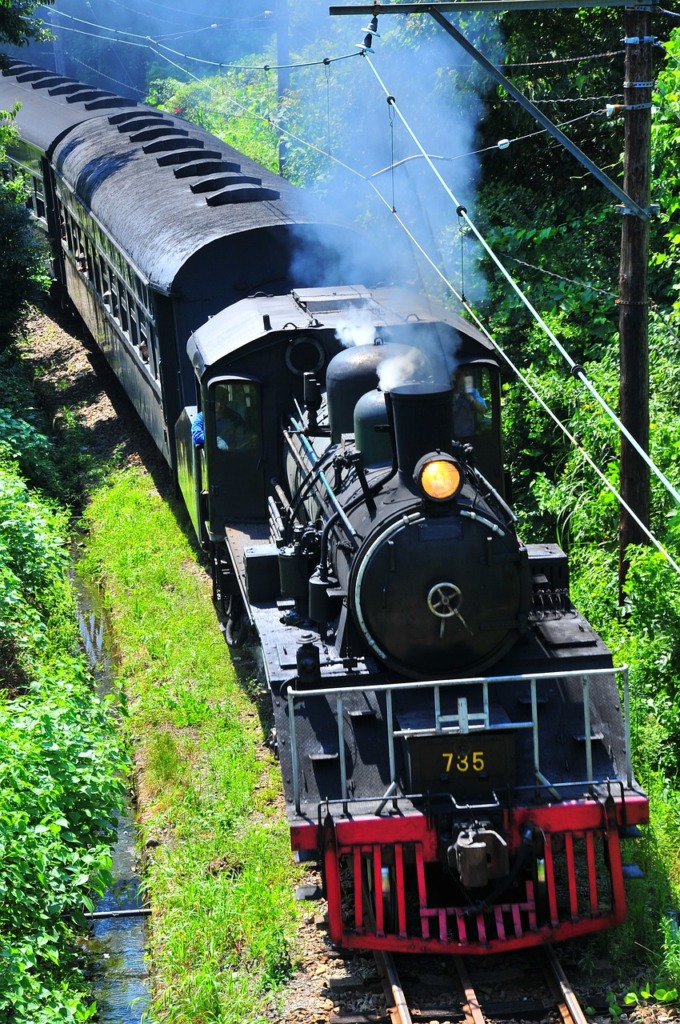 Automobile Locomotive Train  - colorstage / Pixabay