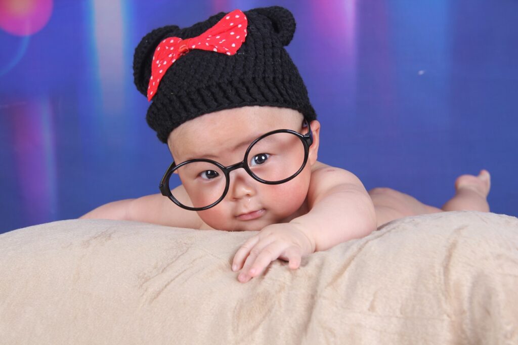 Baby Crawling Scrambling Glasses  - fkyj / Pixabay