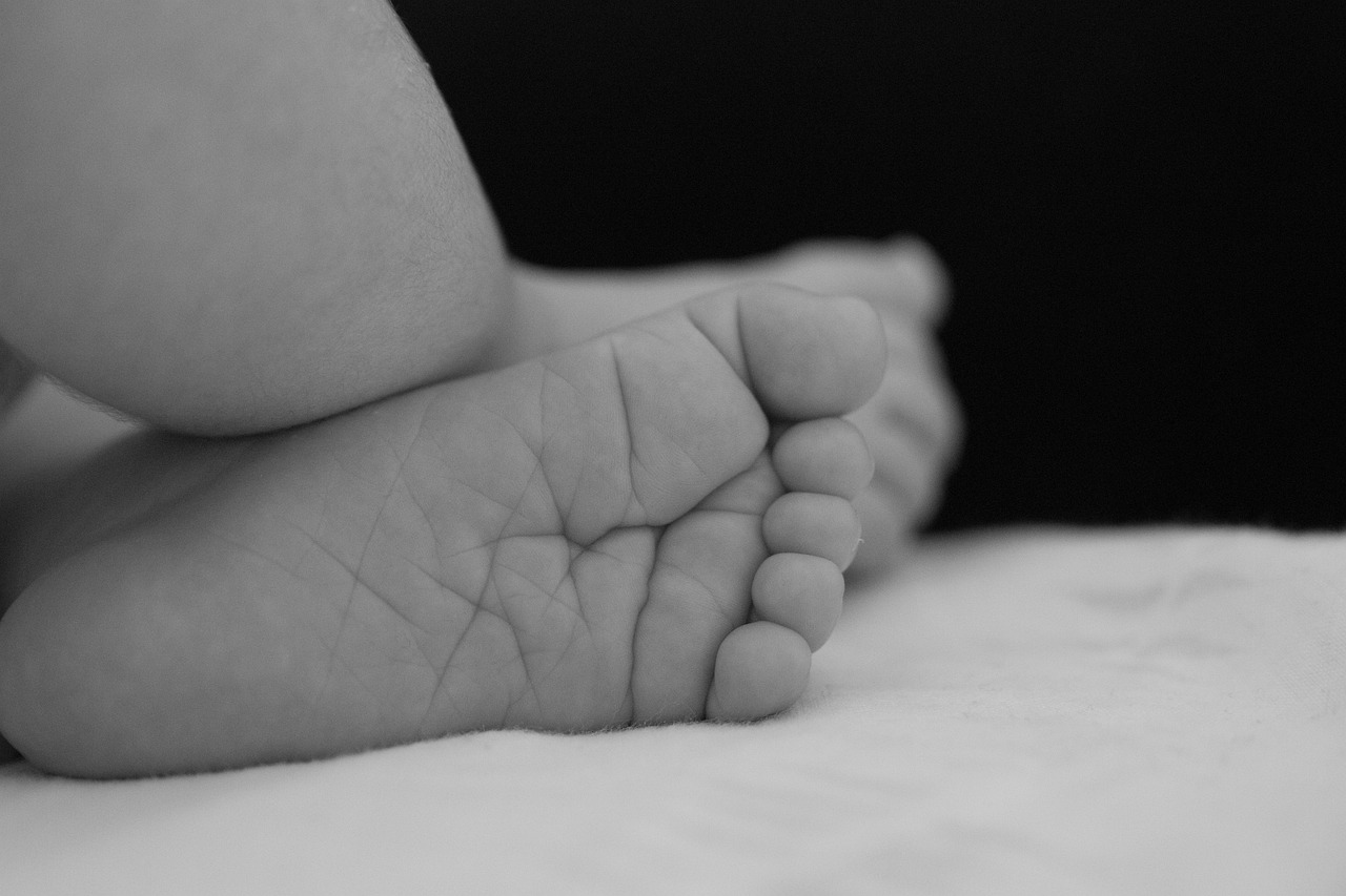 Baby Feet Little Boy Ten Baby Feet - manusama / Pixabay