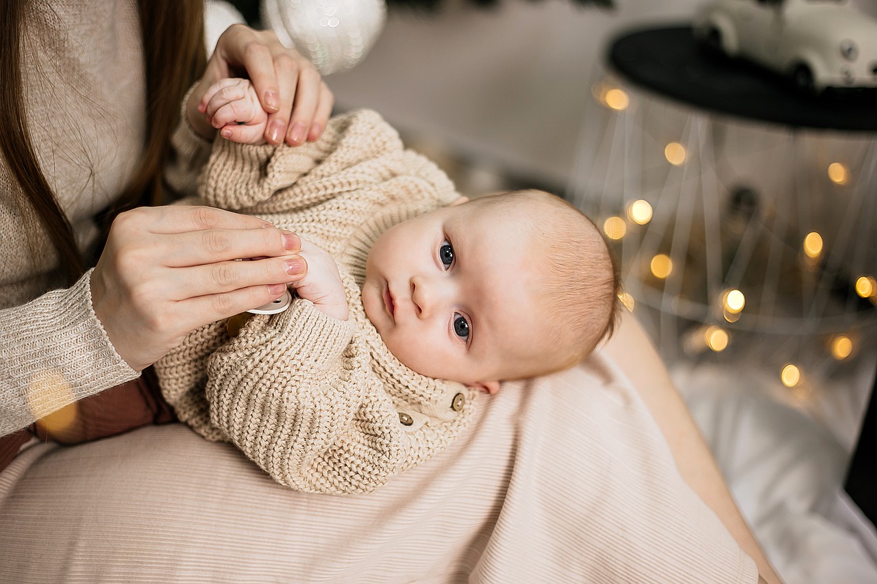 Baby Newborn Winter Christmas - 24710250 / Pixabay