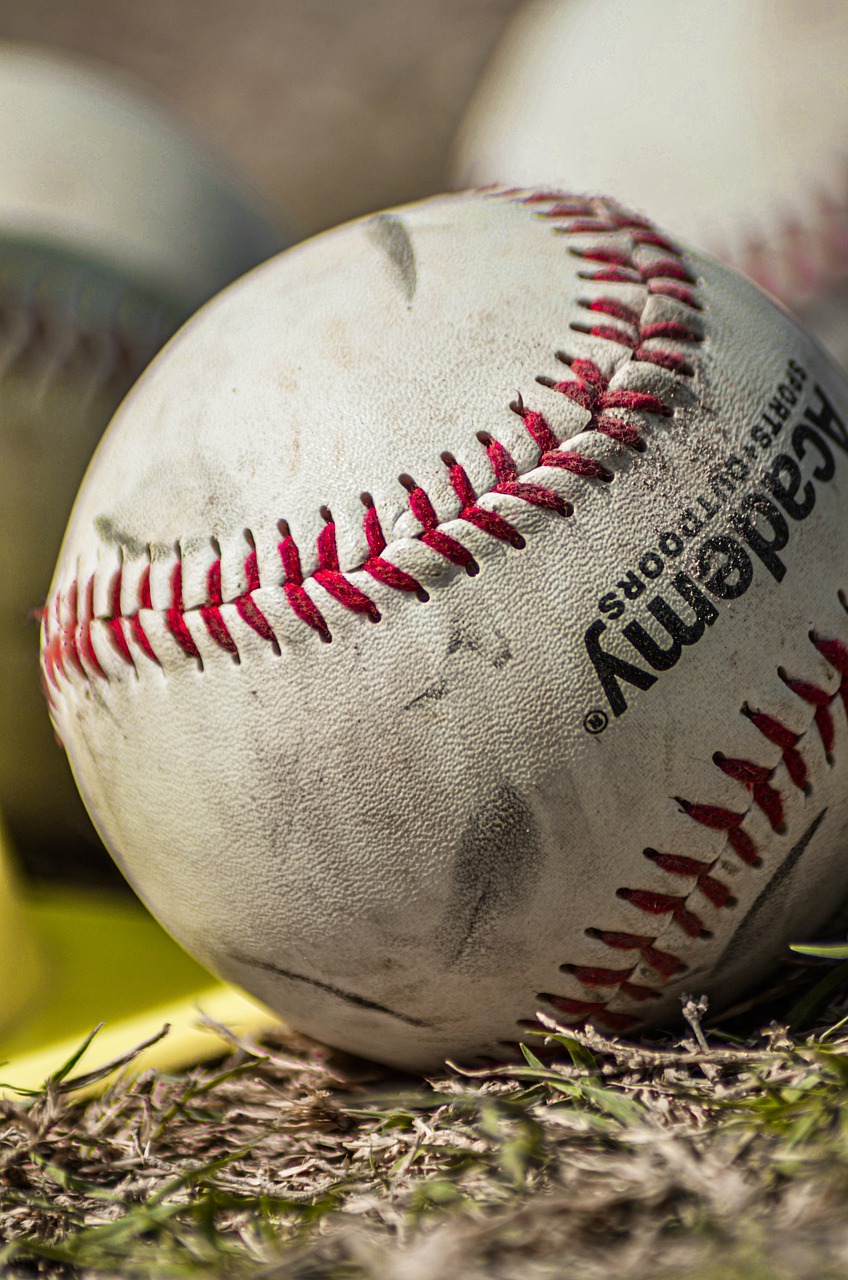 Ball Baseball Grass Sport Academy - Cristhian_Adame_Photo / Pixabay