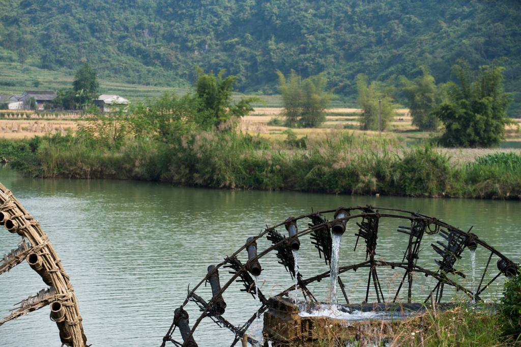 Bamboo Water Mill Lake Vietnam  - xuanduongvan87 / Pixabay