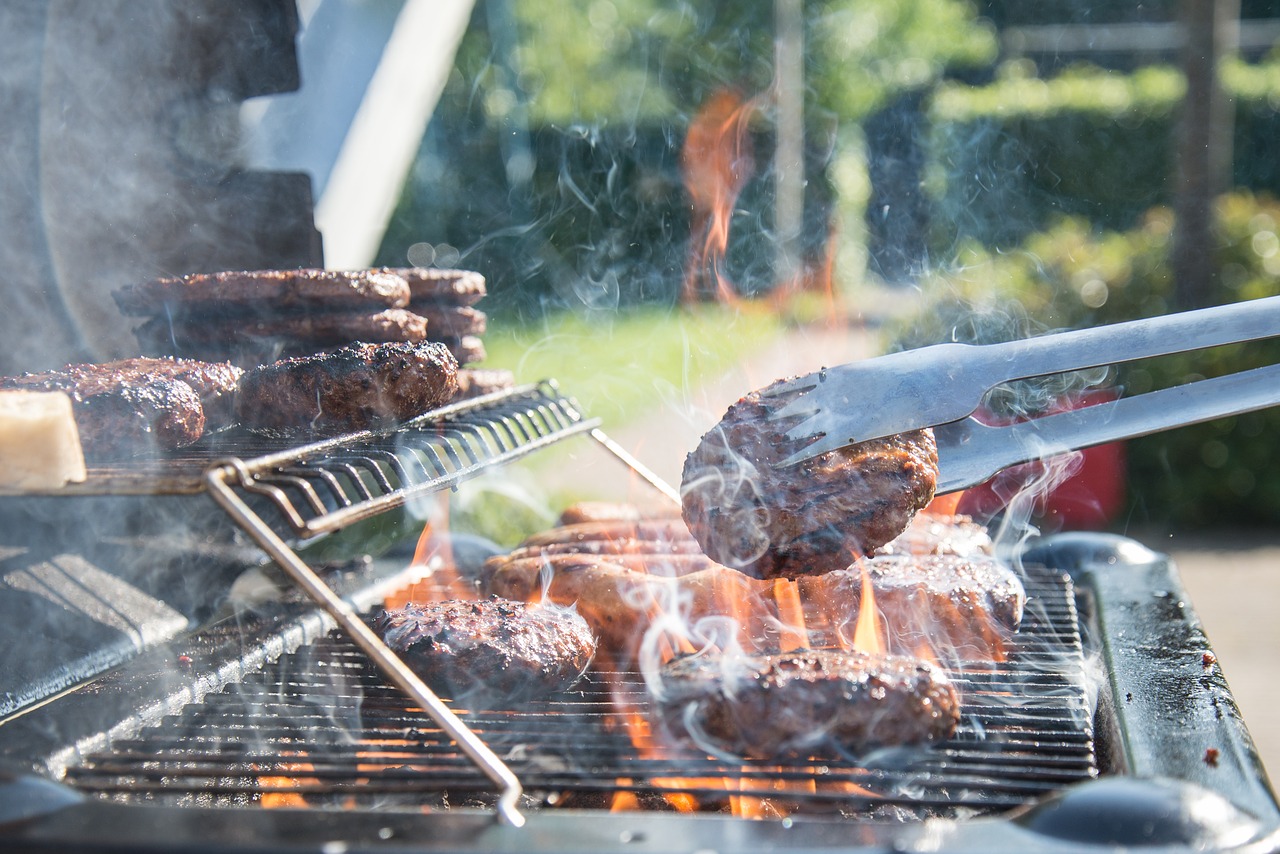 Barbecue Hamburger Food Burger  - Skitterphoto / Pixabay
