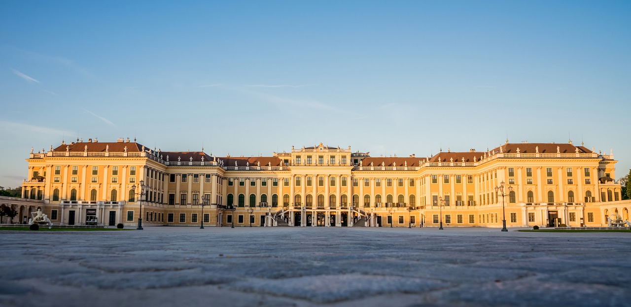Baroque Castle Baroque Castle Royal  - Leonhard_Niederwimmer / Pixabay