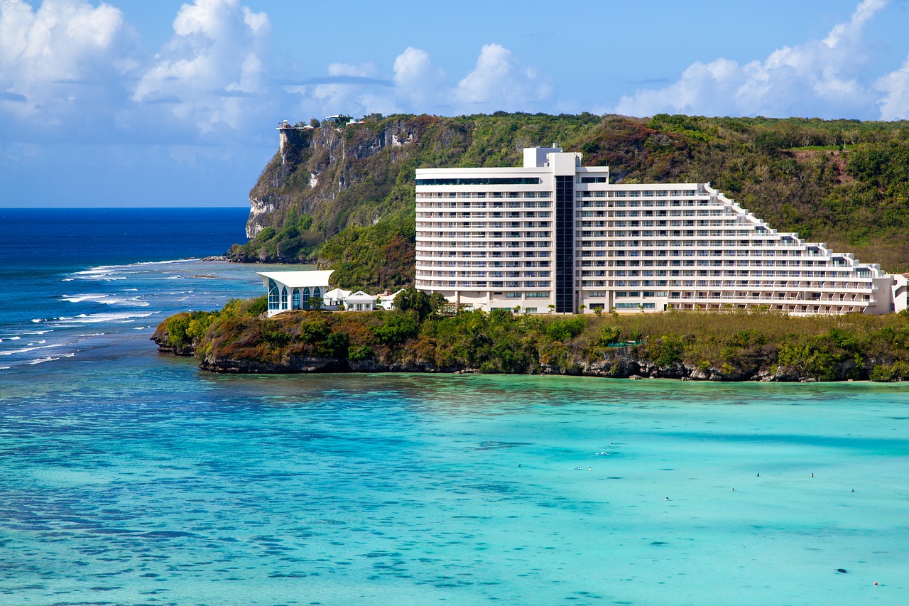 Beach Hotel Resort Island  - texcosa / Pixabay