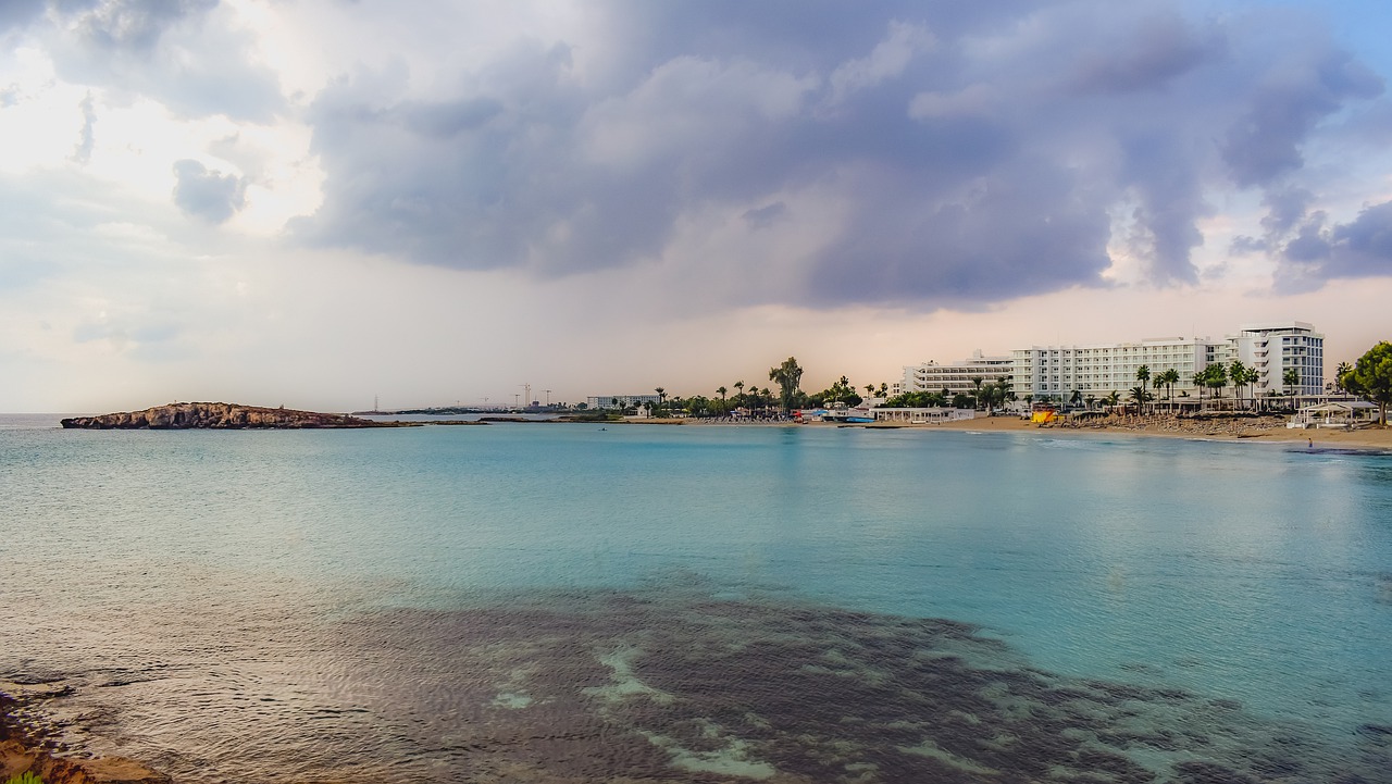 Beach Resort Sea Island Hotel  - dimitrisvetsikas1969 / Pixabay