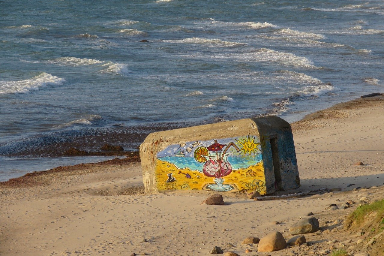Beach Sand Waves Sea Coast Bunker  - Lujzika / Pixabay