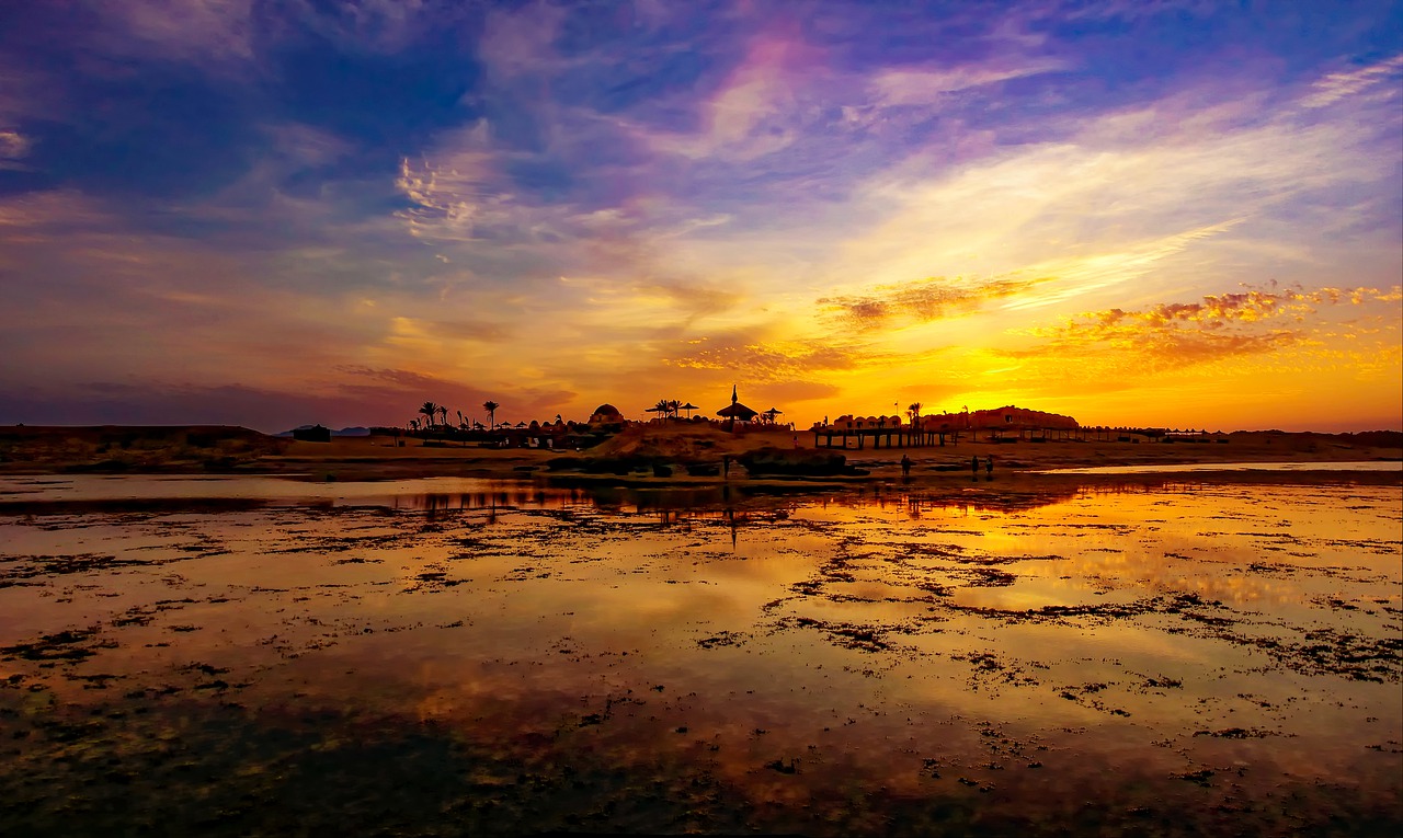 Beach Sunset Coast Resort Tropical  - lillolillolillo / Pixabay