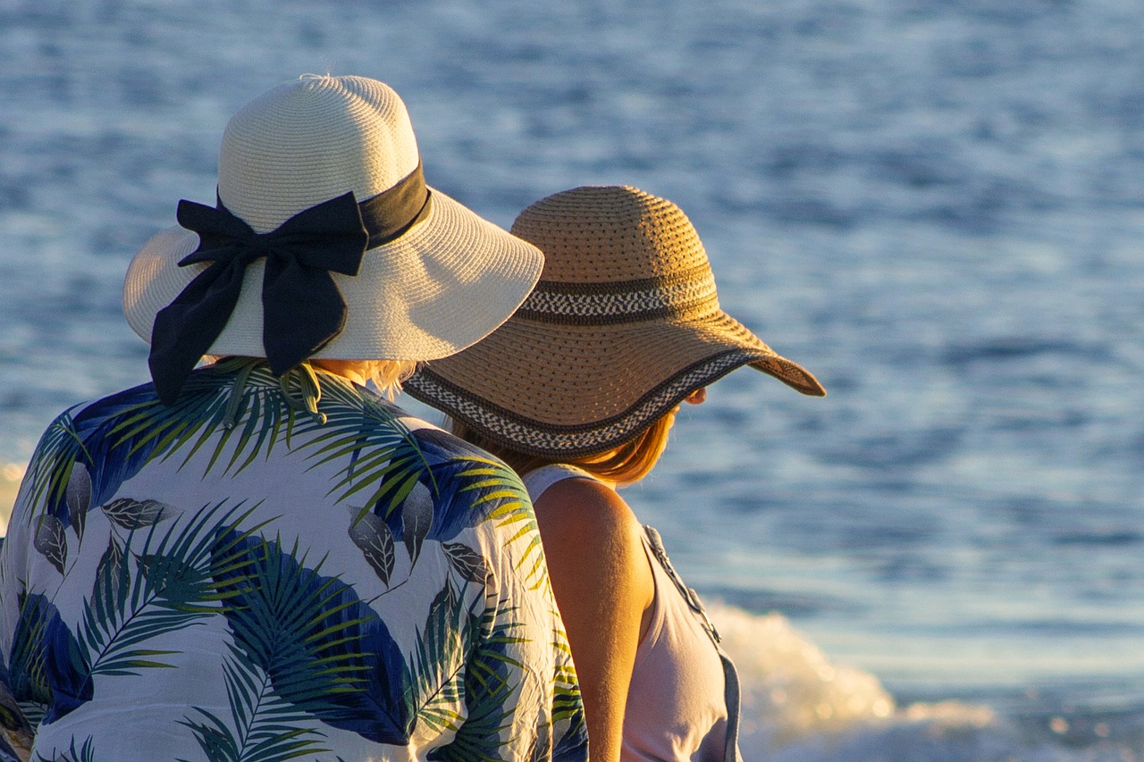 Beach Women Hats Friends Summer  - debannja / Pixabay