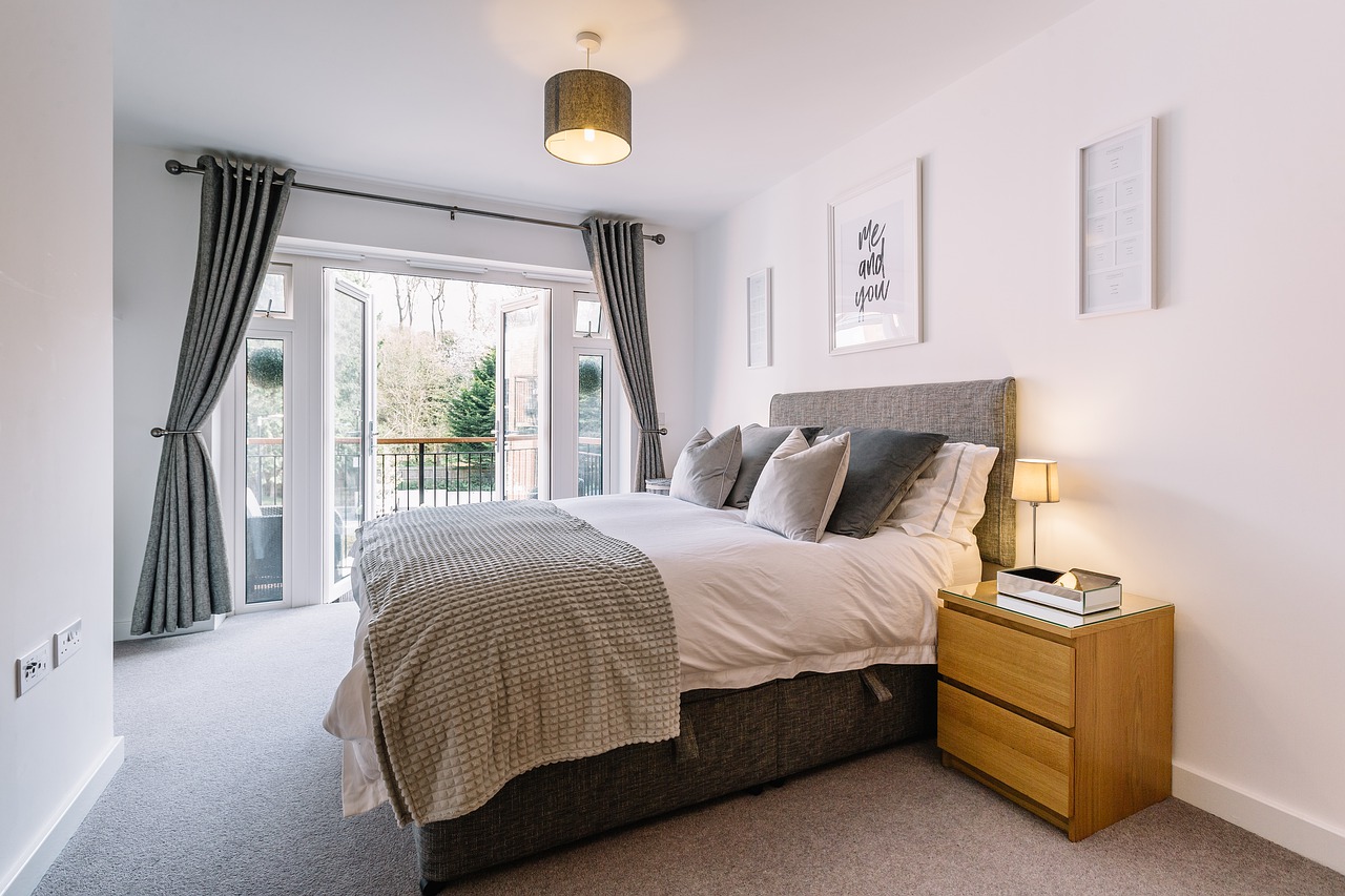 Bedroom Interiors Beddings  - StuBaileyPhoto / Pixabay