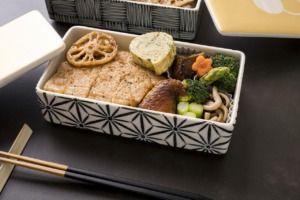 Bento Lunch Box Japanese Cuisine  - HirokazuTouwaku / Pixabay