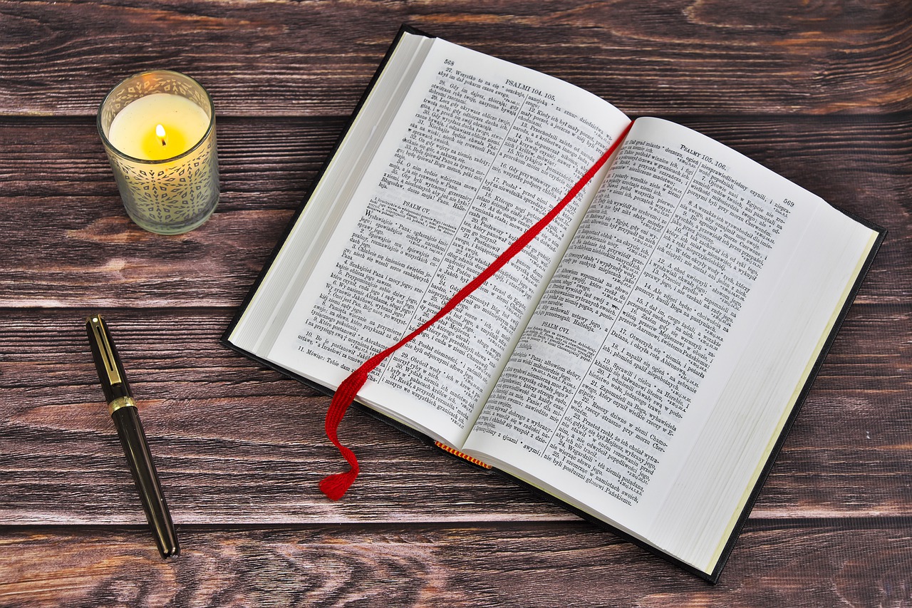 Bible Scriptures Reading - pedro_wroclaw / Pixabay
