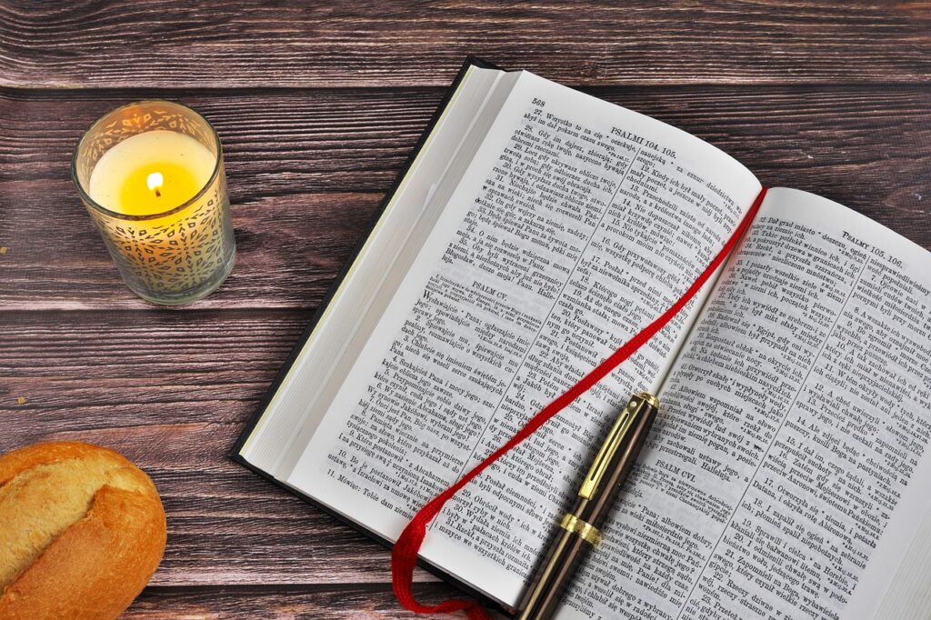 Bible Scriptures Reading  - pedro_wroclaw / Pixabay