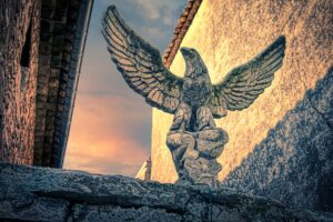 Bird Sculpture Stone Sculpture  - fietzfotos / Pixabay