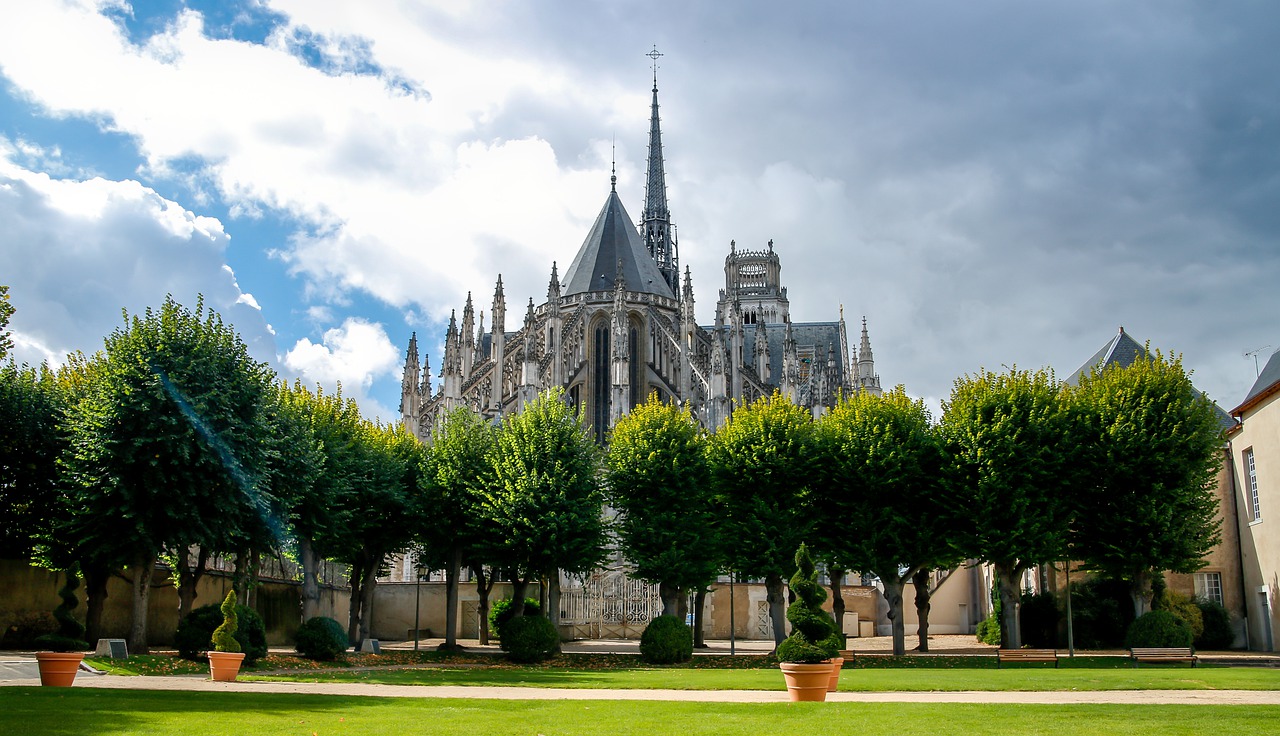 Bishopric Garden Orl%c%aans Cathedral  - Jibs-breizh / Pixabay