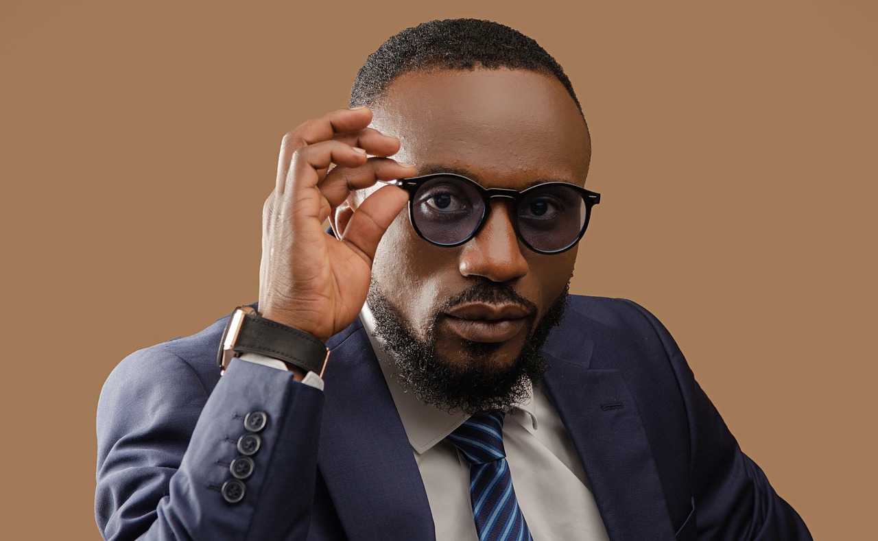 Black Man Sunglasses Portrait  - Lumapoche / Pixabay