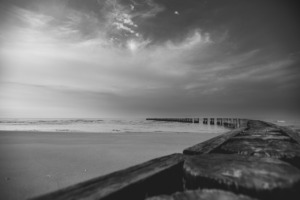 Blackandwhite Beach Sky Ocean  - christoph_mschrd / Pixabay