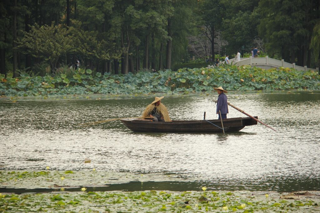 Boat Fishermen Pond Fishing  - shenfengkenan / Pixabay