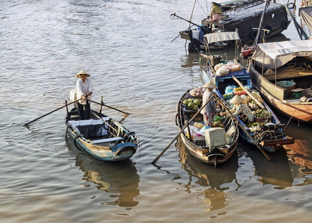 Boat River Water Countryside Woman  - vietnguyenbui / Pixabay