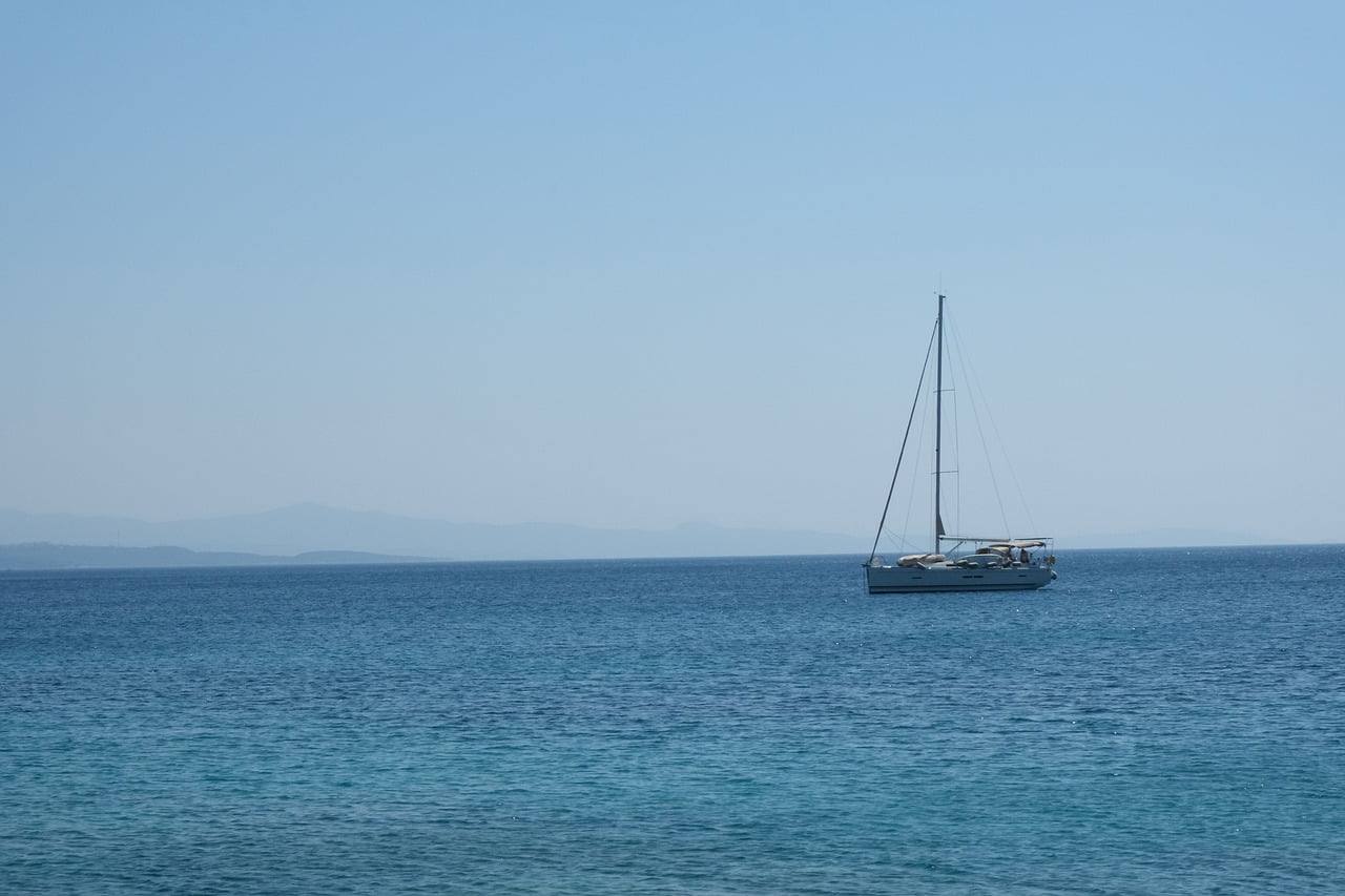 Boat Sailboat Sail Ocean Horizon - erdemaslan35 / Pixabay