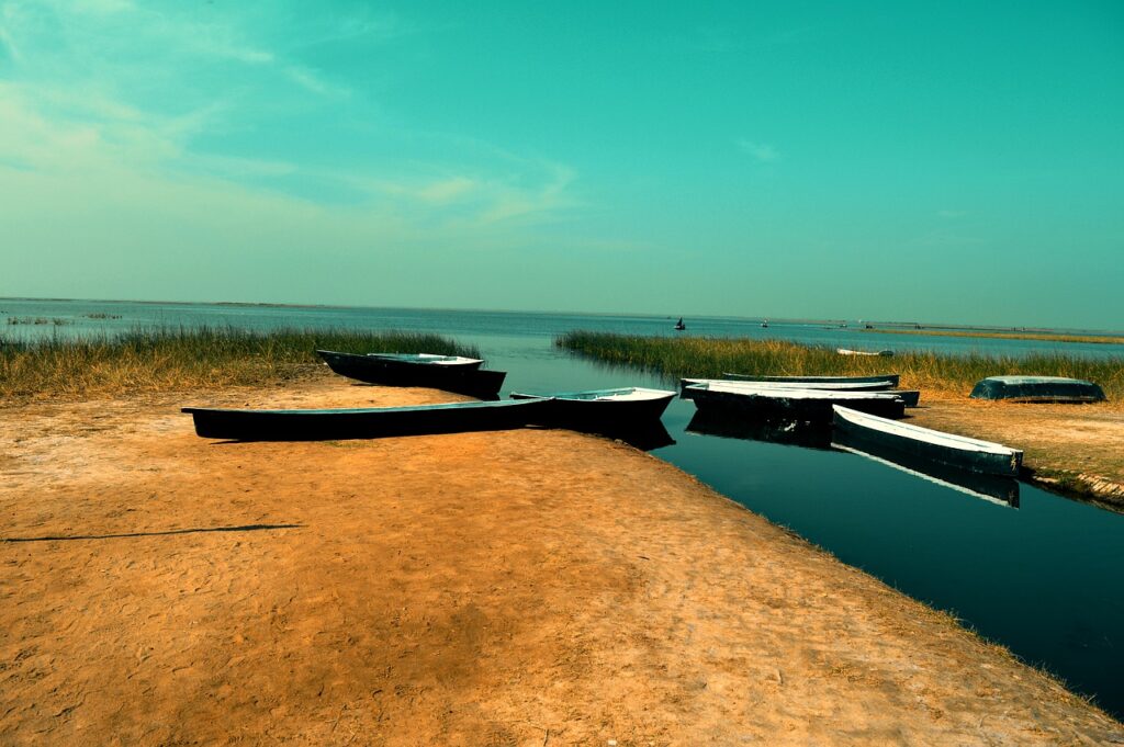 Boats River Riverbank Water  - sandip44 / Pixabay
