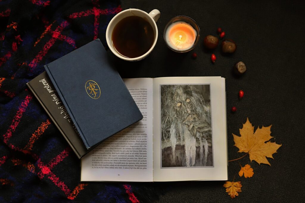 Book Books Lord Of The Rings J R  - PetraSolajova / Pixabay