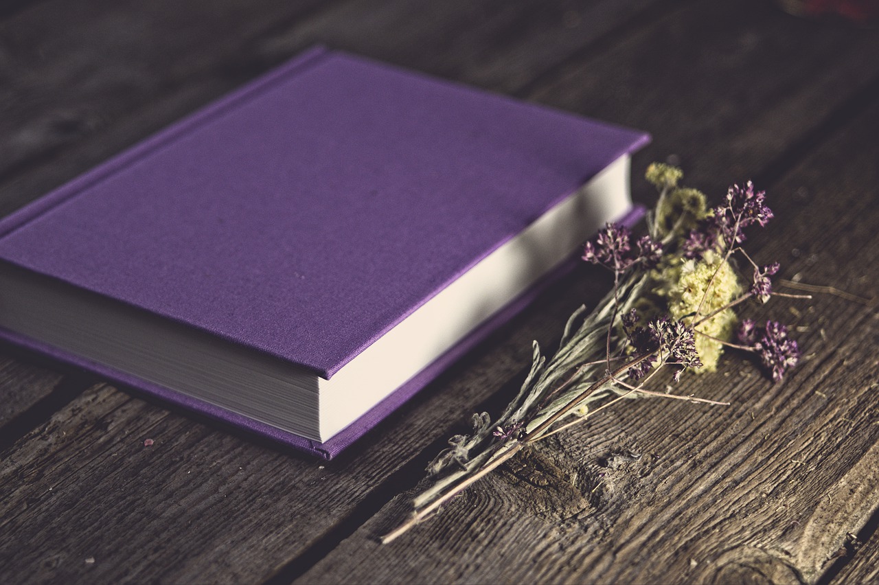 Book Flowers Purple Book  - save_moments / Pixabay