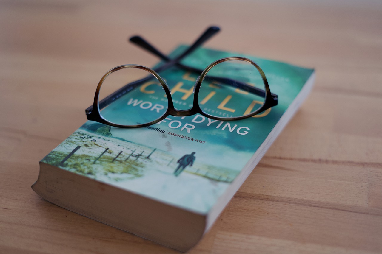 Book Lee Child Glasses Reading  - lukasz_gl / Pixabay